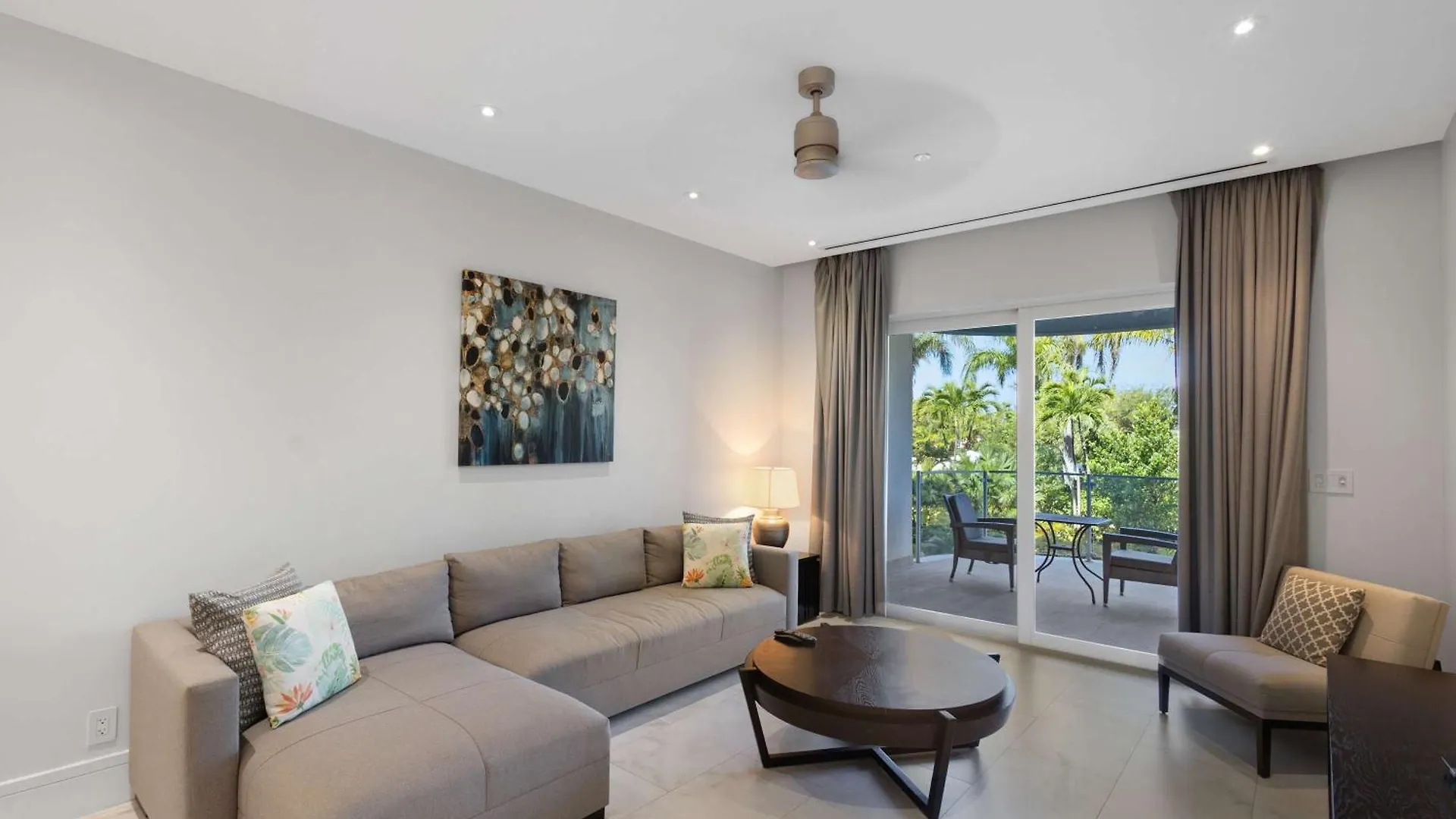 Modern Condo At One Cable Beach With Balcony Nassau