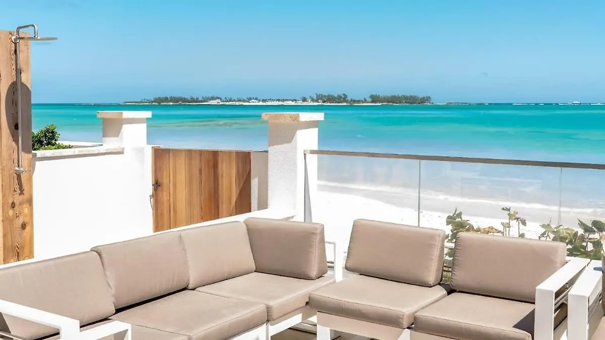 Tatil Evi Modern Condo At One Cable Beach With Balcony Nassau