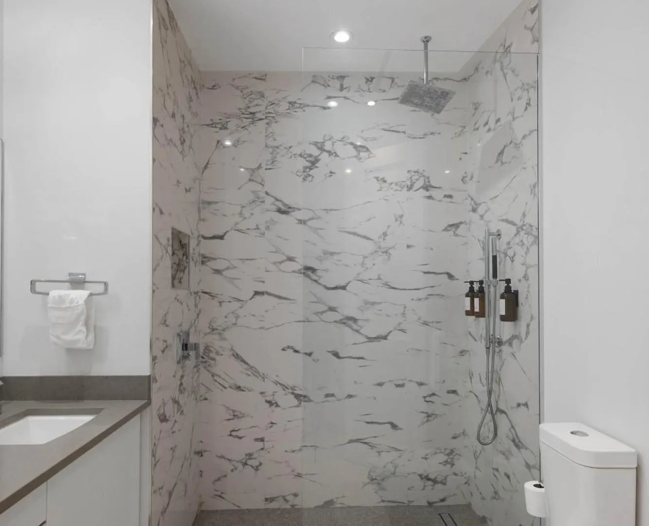 Modern Condo At One Cable Beach With Balcony Nassau Tatil Evi